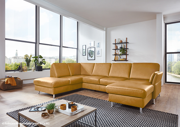 Br24 Blog Marketplaces Sofa in the colour kurkuma in a living room