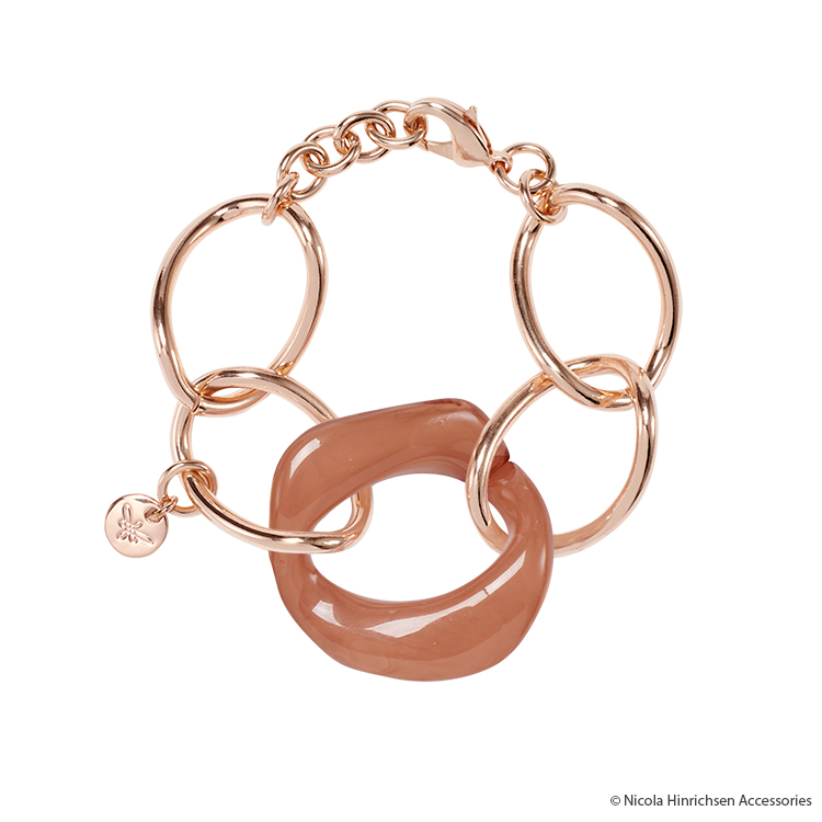 Rose gold bracelet with pendant without shadow