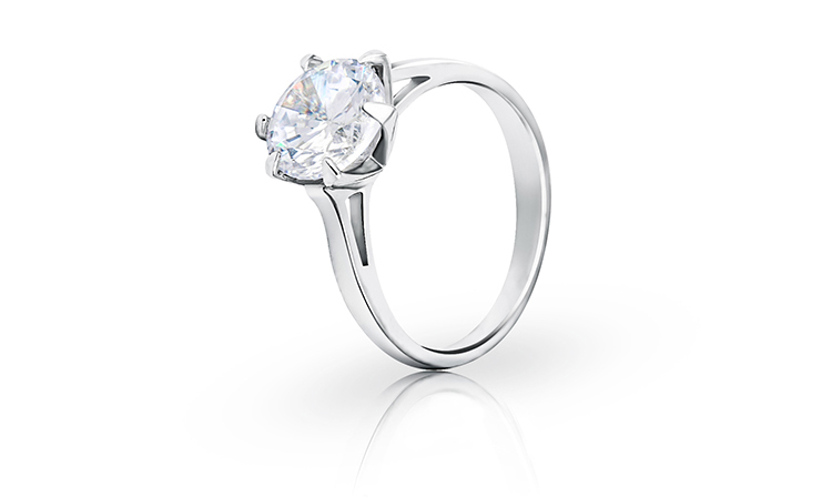 Br24 Tips product images: E-commerce, diamond ring with neutral background and subtle shadow