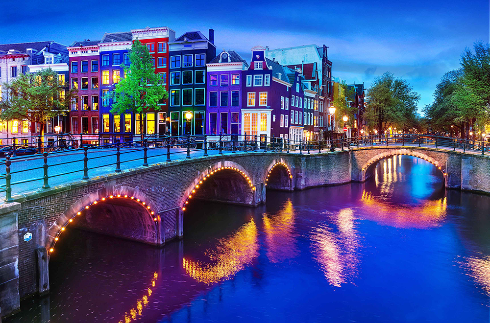 Br24 Farbkorrektur: Brücke über einen Kanal in Amsterdam nach der Farbkorrektur