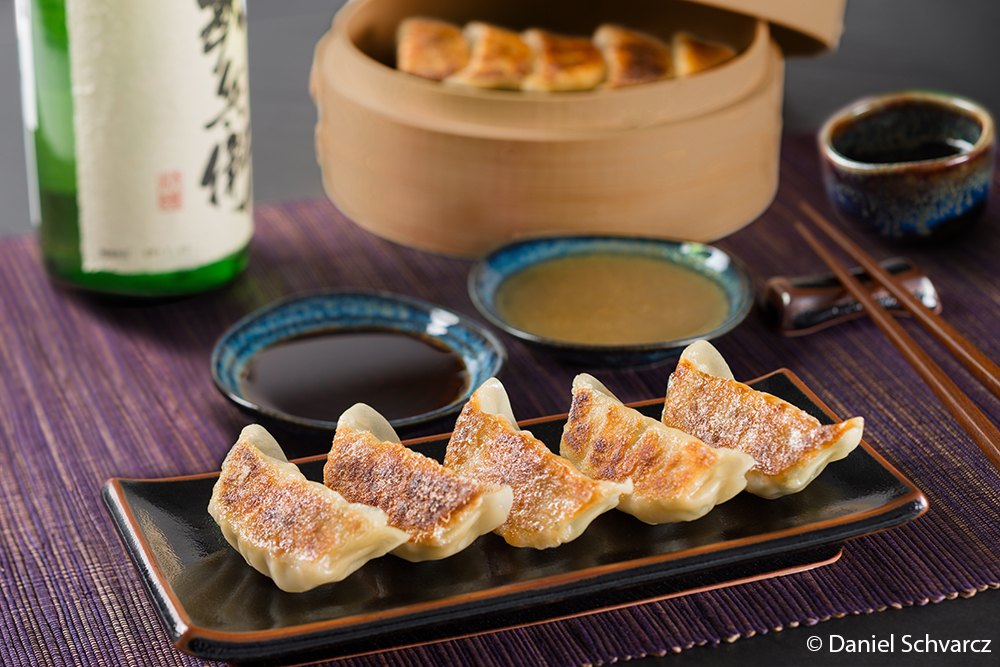 Br24 Retouching: Close-up of a dumpling dish with sauces after retouching