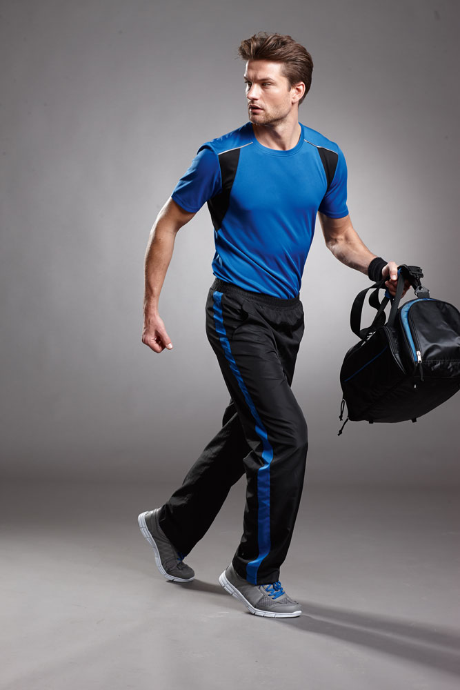 Br24 E-Commerce: Männliches Model in Sportbekleidung vor der Bearbeitung