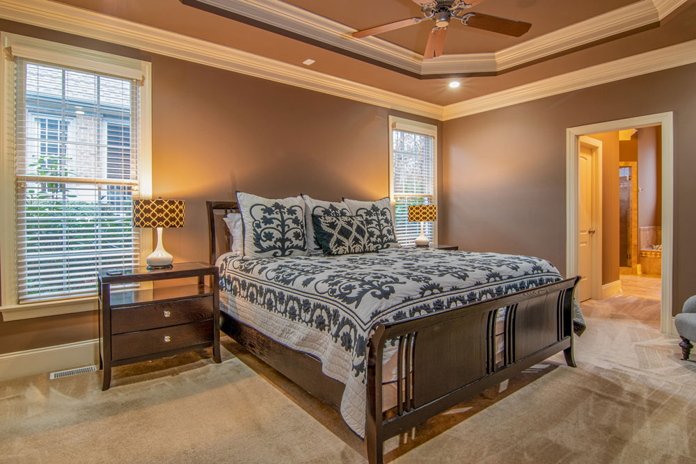 Br24 Architecture & Real Estate: bedroom with brown wall paint before retouching